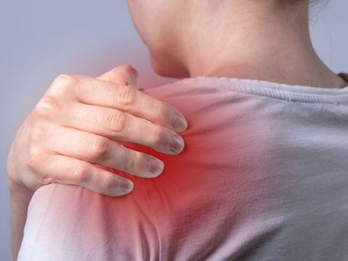 patient experiencing pain from shoulder bursitis