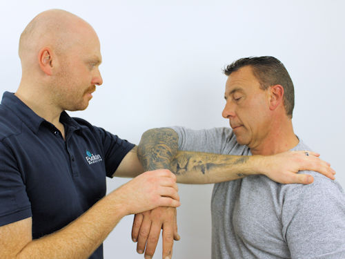 practitioner assessing patient for shoulder pain
