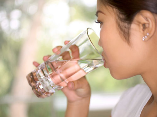 drinking more water to help reduce sinus pain and headaches