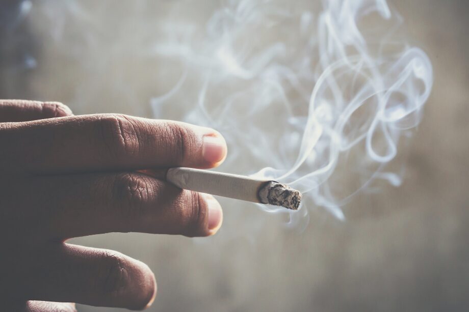 how smoking im[pacts chronic pain