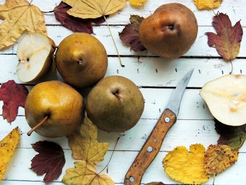 Seasonal eating with TCM principals - pears to combat dryness in autum season